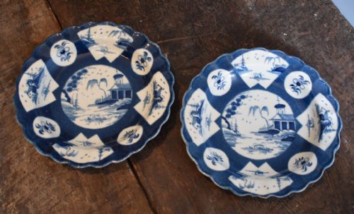 pair of early english porcelain plates - CATEGORY: ANTIQUE CERAMICS - DATED GEORGIAN