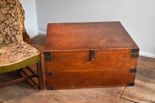 large low traveling trunk or chest - CATEGORY: ANTIQUE CHESTS - DATED 1900