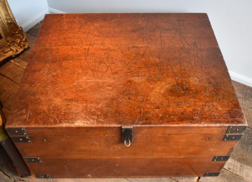 LARGE LOW TRAVELING TRUNK OR CHEST - ADDITIONAL PHOTO 2