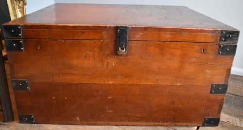 LARGE LOW TRAVELING TRUNK OR CHEST - ADDITIONAL PHOTO 3
