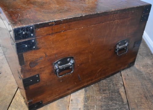 LARGE LOW TRAVELING TRUNK OR CHEST - ADDITIONAL PHOTO 8