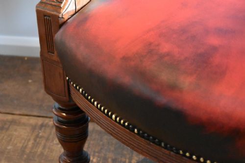 FINE VICTORIAN WALNUT AND LEATHER LIBRARY ARMCHAIR - ADDITIONAL PHOTO 7