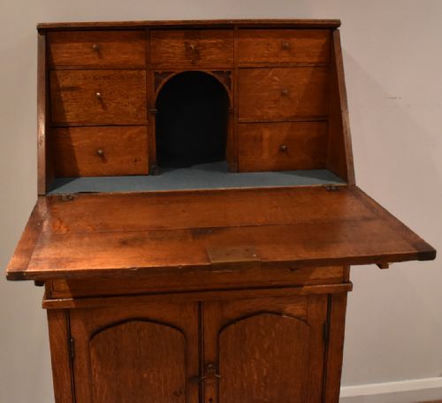 UNUSUAL UPRIGHT OAK BUREAU - ADDITIONAL PHOTO 5