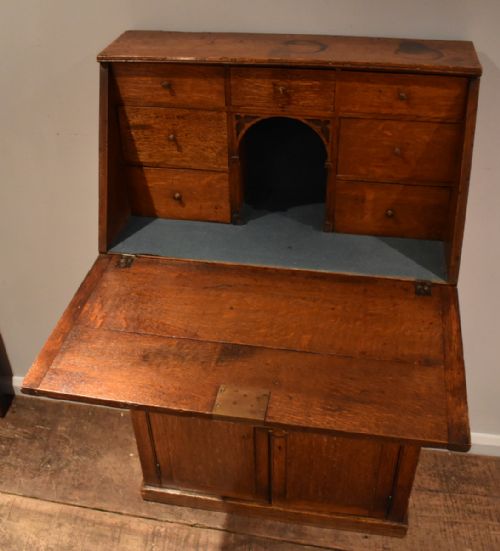 UNUSUAL UPRIGHT OAK BUREAU - ADDITIONAL PHOTO 6