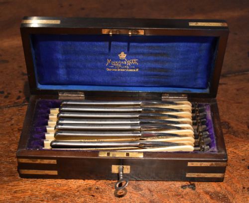 SUPERB BOXED DAYS OF THE WEEK RAZOR SET - ADDITIONAL PHOTO 3