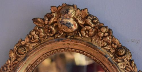 A PAIR OF VICTORIAN SMALL OVAL GILT MIRRORS - ADDITIONAL PHOTO 3