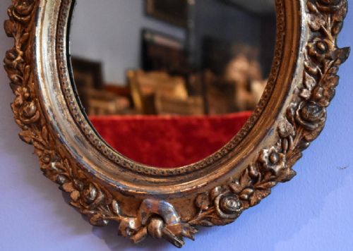 A PAIR OF VICTORIAN SMALL OVAL GILT MIRRORS - ADDITIONAL PHOTO 7
