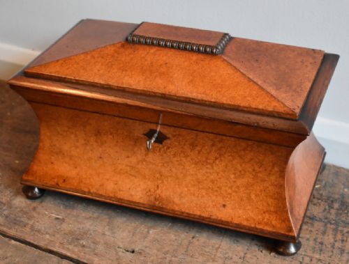 superb regency amboyna tea caddy - CATEGORY: ANTIQUE BOXES - DATED REGENCY