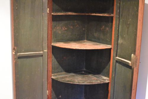 GEORGIAN MAHOGANY INLAID BOW FRONT CORNER CUPBOARD - ADDITIONAL PHOTO 8