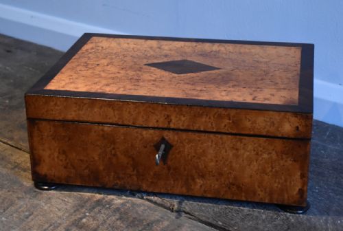 REGENCY BIRD'S EYE MAPLE SEWING OR WORK BOX - ADDITIONAL PHOTO 6