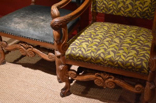 PAIR OF NINETEENTH CENTURY OAK ARMCHAIRS - ADDITIONAL PHOTO 1