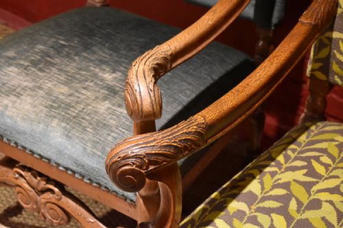 PAIR OF NINETEENTH CENTURY OAK ARMCHAIRS - ADDITIONAL PHOTO 2