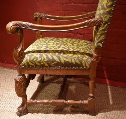 PAIR OF NINETEENTH CENTURY OAK ARMCHAIRS - ADDITIONAL PHOTO 7