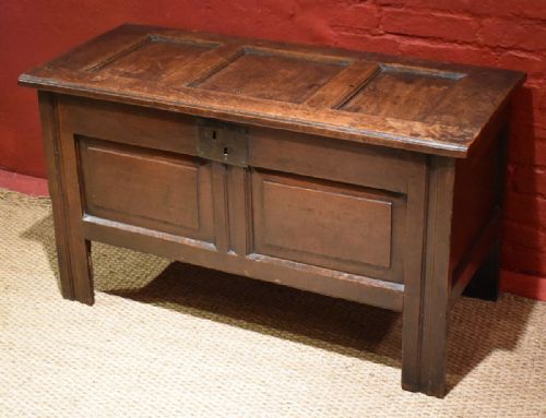 small seventeenth century oak coffer - CATEGORY: ANTIQUE CHESTS - DATED 17TH CENTURY