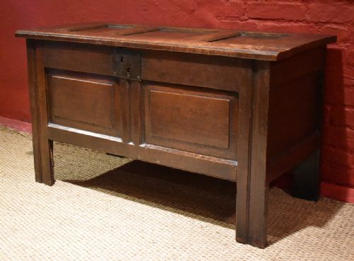SMALL SEVENTEENTH CENTURY OAK COFFER - ADDITIONAL PHOTO 1