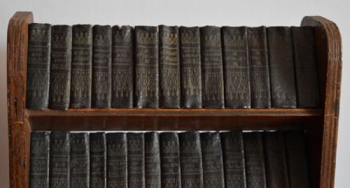 MINIATURE COMPLETE WORKS OF SHAKESPEARE - ADDITIONAL PHOTO 1