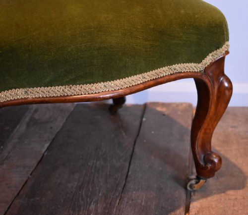 GOOD VICTORIAN WALNUT NURSING CHAIR - ADDITIONAL PHOTO 4
