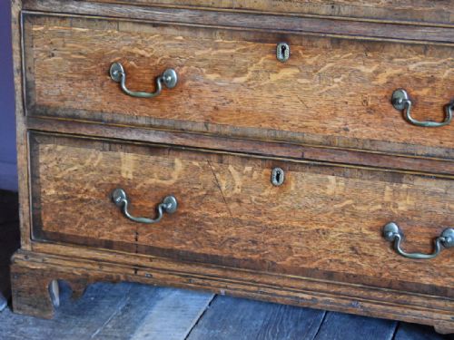 FINE GEORGIAN OAK CHEST OF DRAWERS - ADDITIONAL PHOTO 3