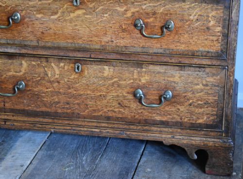 FINE GEORGIAN OAK CHEST OF DRAWERS - ADDITIONAL PHOTO 4