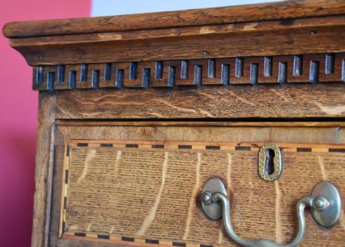 FINE GEORGIAN OAK CHEST OF DRAWERS - ADDITIONAL PHOTO 6