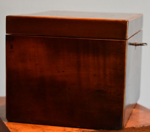 FINE GEORGIAN MAHOGANY AND BUR YEW TEA CADDY - ADDITIONAL PHOTO 2