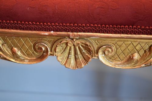 FINE CARVED GILTWOOD WINDOW SEAT - ADDITIONAL PHOTO 5