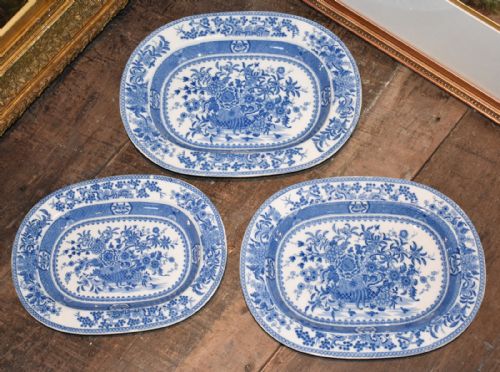 set of three graduated blue and white platters - CATEGORY: ANTIQUE CERAMICS - DATED GEORGIAN