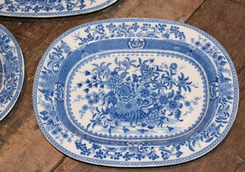 SET OF THREE GRADUATED BLUE AND WHITE PLATTERS - ADDITIONAL PHOTO 2