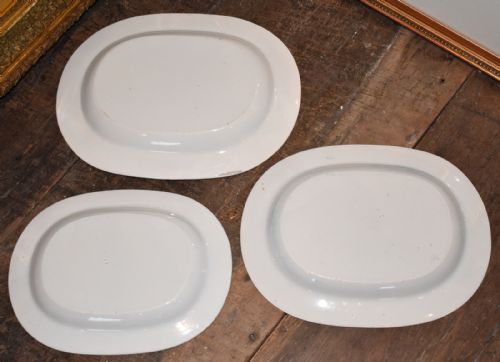 SET OF THREE GRADUATED BLUE AND WHITE PLATTERS - ADDITIONAL PHOTO 4
