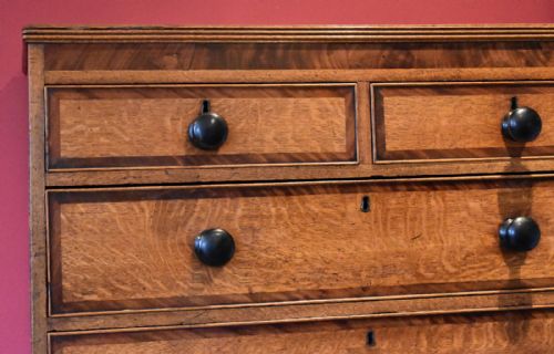 EARLY NINETEENTH CENTURY OAK CHEST OF DRAWERS - ADDITIONAL PHOTO 1