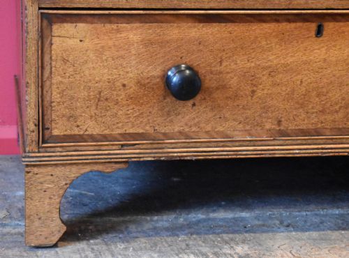 EARLY NINETEENTH CENTURY OAK CHEST OF DRAWERS - ADDITIONAL PHOTO 2