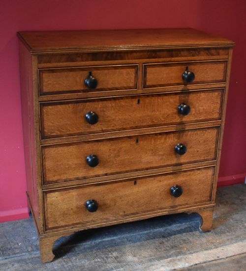 EARLY NINETEENTH CENTURY OAK CHEST OF DRAWERS - ADDITIONAL PHOTO 3
