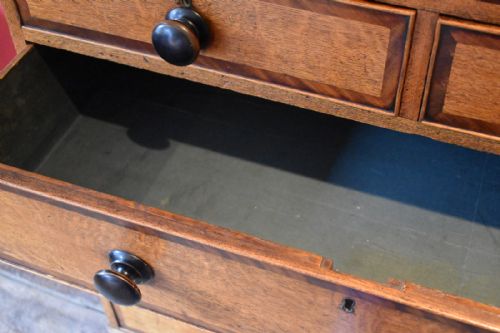 EARLY NINETEENTH CENTURY OAK CHEST OF DRAWERS - ADDITIONAL PHOTO 8