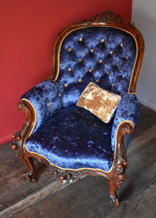 superb victorian carved walnut armchair - CATEGORY: ANTIQUE CHAIRS - DATED 1850