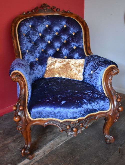 SUPERB VICTORIAN CARVED WALNUT ARMCHAIR - ADDITIONAL PHOTO 3