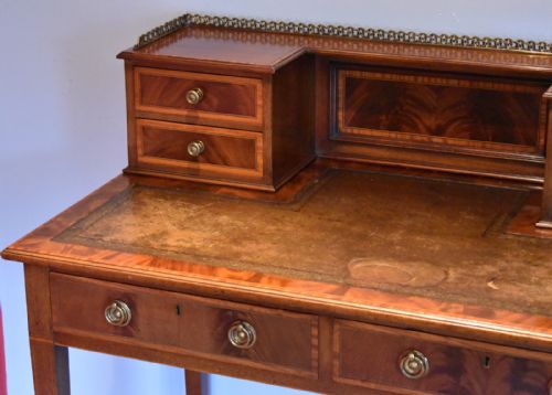 FINE EDWARDIAN MAHOGANY DESK - ADDITIONAL PHOTO 1