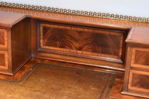 FINE EDWARDIAN MAHOGANY DESK - ADDITIONAL PHOTO 3