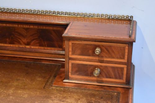FINE EDWARDIAN MAHOGANY DESK - ADDITIONAL PHOTO 4