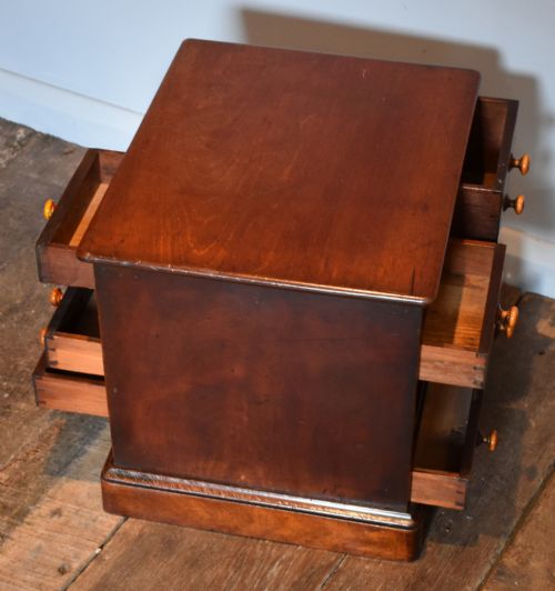 UNUSUAL DOUBLE SIDED MINIATURE CHEST OF DRAWERS - ADDITIONAL PHOTO 7