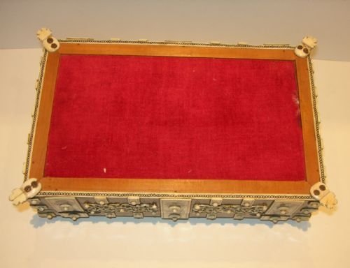 fig 3. Victorian Anglo-Indian Vizagapatam Tortoise Shell & Ivory Box c.1860