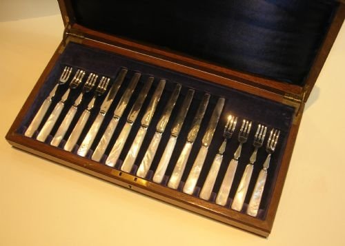Boxed Set Victorian Fruit Knives & Forks - Mother of Pearl Handles