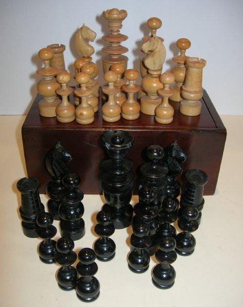 English Edwardian Carved Regency Style Chess Set in Boxwood & Ebony