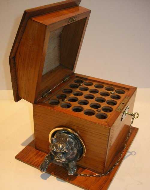 Fabulous Antique Novelty French Oak Dog & Kennel Cigar Box C.1880
