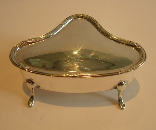fig 1. Antique English Shaped Sterling Silver Jewellery or Ring Box - 1908