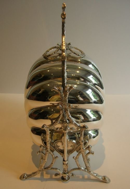 fig 1. Magnificent Shell Shaped Folding Biscuit Box - Gilded Interior by Mappin & Webb