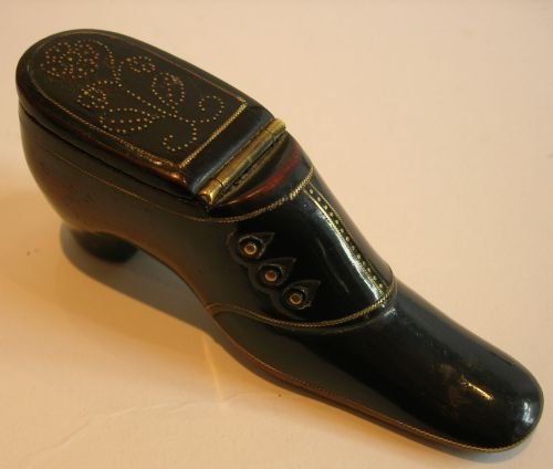English Georgian Mahogany Shoe Shaped Snuff Box C.1820 - Pique Inlay