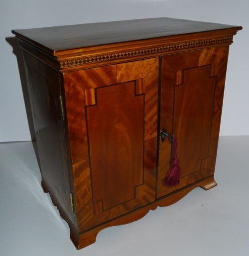 Fabulous George III Satinwood & Laburnum Collectors Cabinet C.1815