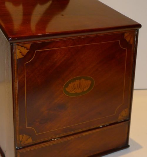 fig 1. Handsome English Georgian Inlaid Mahogany Candle Box c.1820