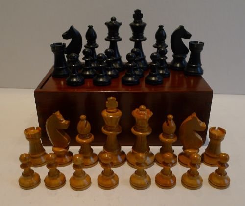 Small Edwardian English Ebony & Boxwood Chess Set C.1910