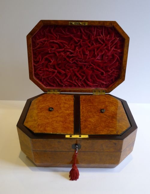 Large Antique English Regency Solid Amboyna Tea Caddy C.1820